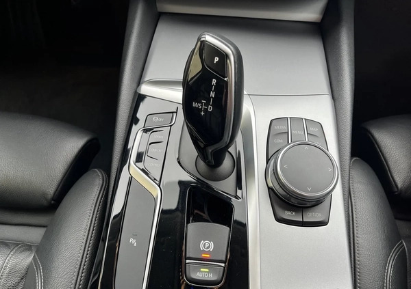 BMW Seria 5 cena 158000 przebieg: 105000, rok produkcji 2017 z Karczew małe 121